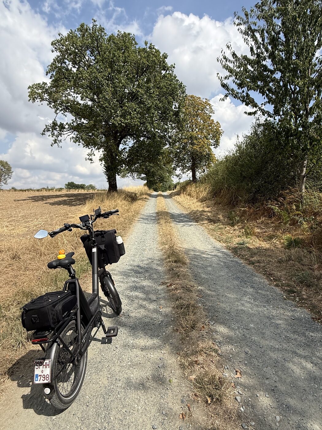 Jans i:SY P12 Speed op een zandweg in de Creuse
