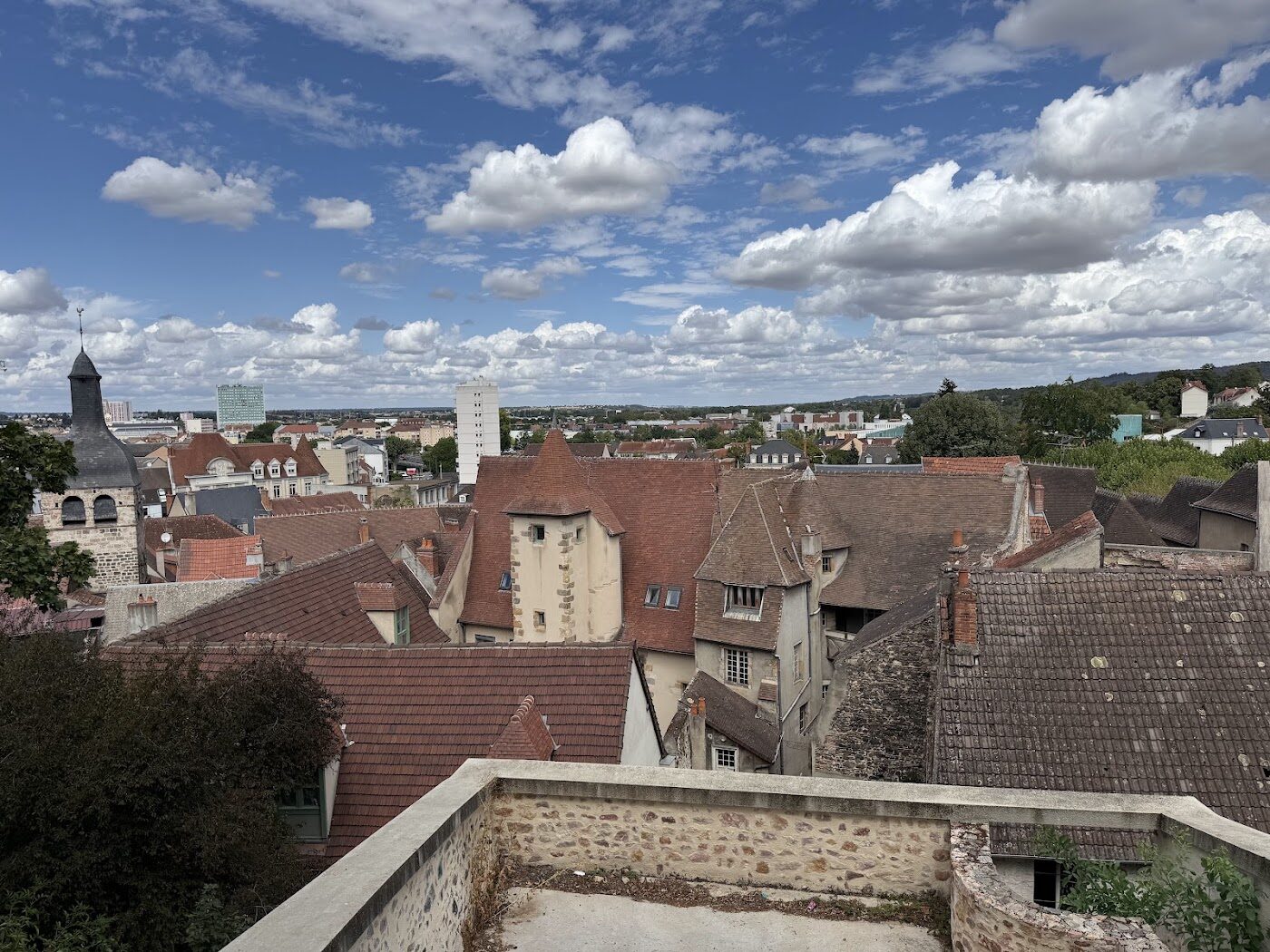 Montluçon van boven. Ik ben na het eten nog wat rondgelopen.